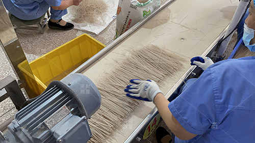 粉絲生產(chǎn)線,粉條加工設(shè)備,方便粉絲烘干線 粉絲生產(chǎn)線,粉條加工設(shè)備,方便粉絲烘干線