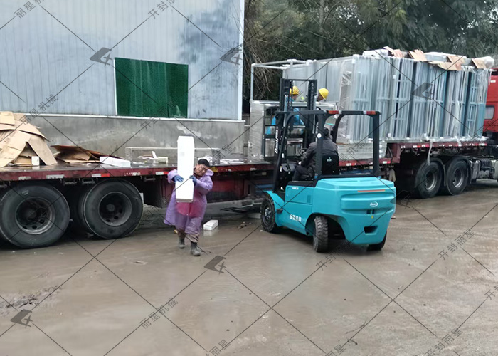 火速圍觀！麗星發(fā)往四川的酸辣粉加工設(shè)備已成功抵達(dá)