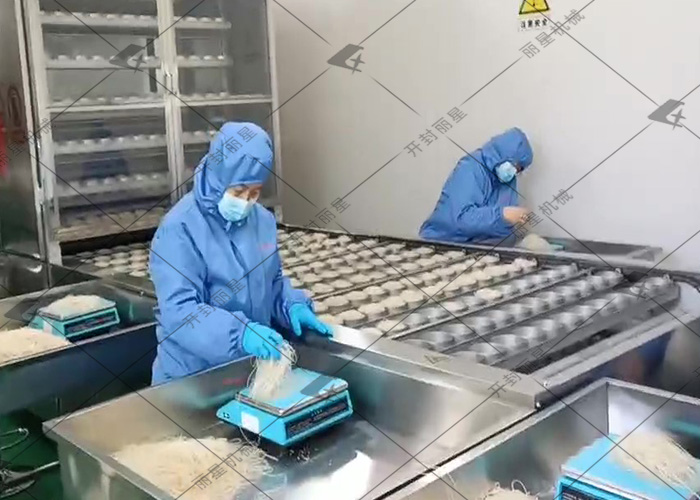 走進(jìn)河北客戶場地，見證麗星酸辣粉生產(chǎn)線試機(jī)運(yùn)行