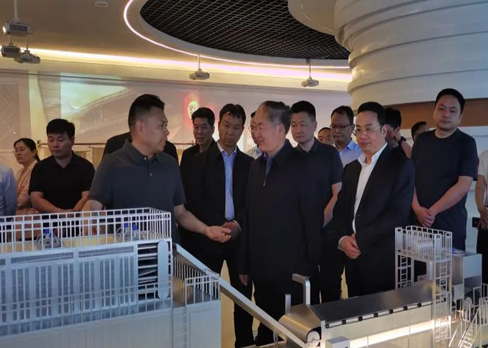 襄城考察團(tuán)走進(jìn)麗星，共謀酸辣粉產(chǎn)業(yè)發(fā)展新路徑