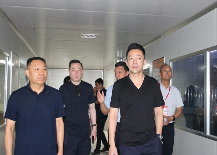 麻六記汪小菲考察“酸辣粉之都”，與麗星共議創(chuàng)新和發(fā)展