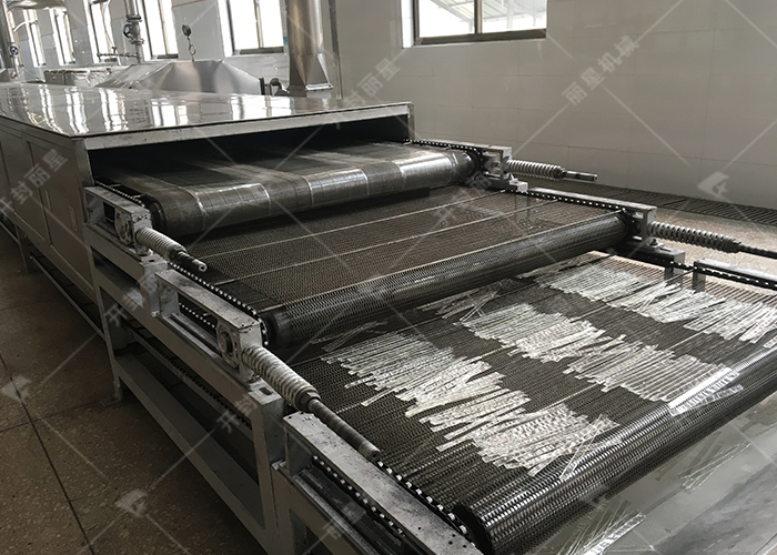 東北大拉皮生產(chǎn)不用愁，麗星粉皮機(jī)來(lái)助力